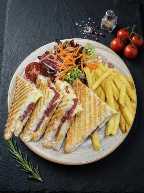  SUCUKLU VE KAŞARLI TOST