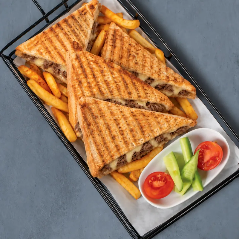 Kavurmalı Kaşarlı Tost