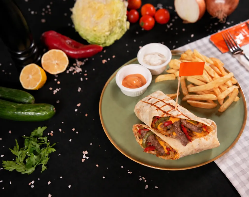 CHEDDAR PEYNİRLİ ETLİ WRAP 