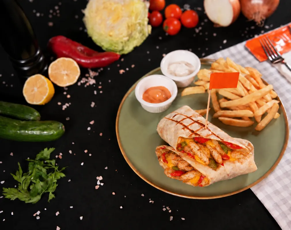 CHEDDAR PEYNİRLİ TAVUKLU WRAP 