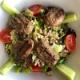Salat mit Frikadellen