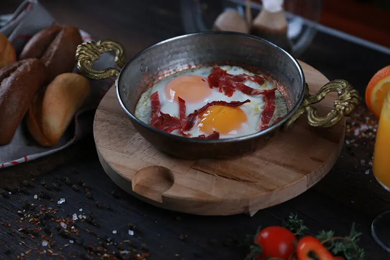 Pastırmalı Yumurta