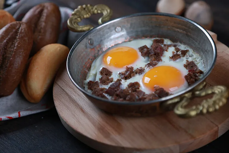 Kavurmalı Yumurta