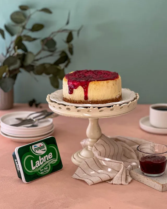 Kırmızı Meyveli Cheesecake