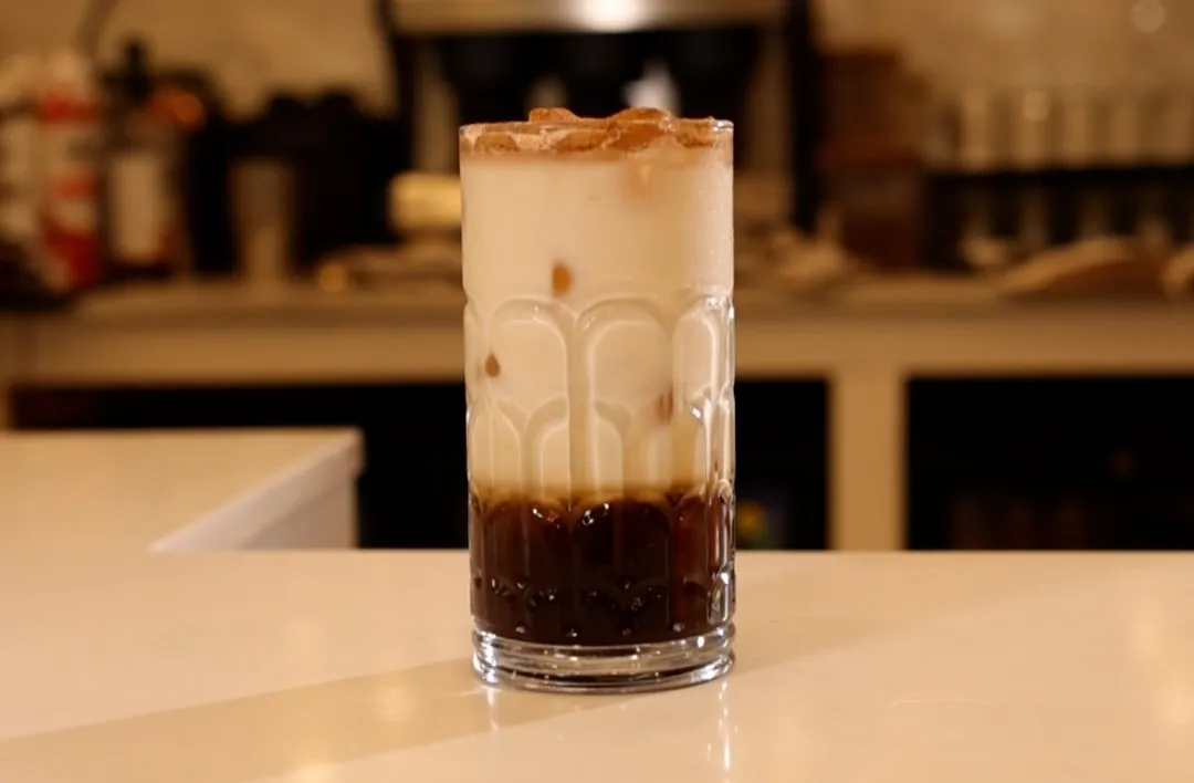 KAVRULMUŞ FINDIK LATTE