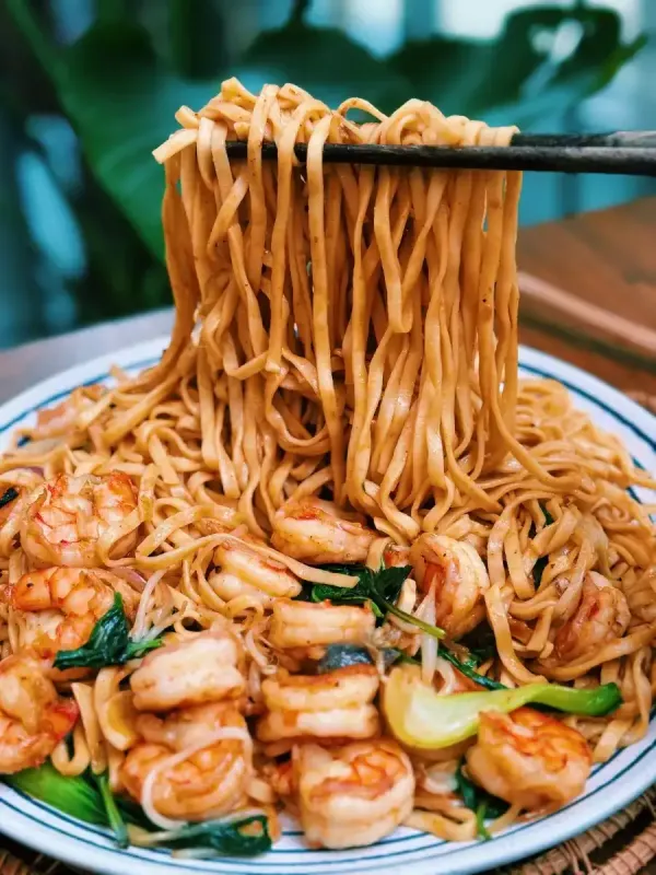 Spicy-Shrimp-Noodle-Stir-Fry