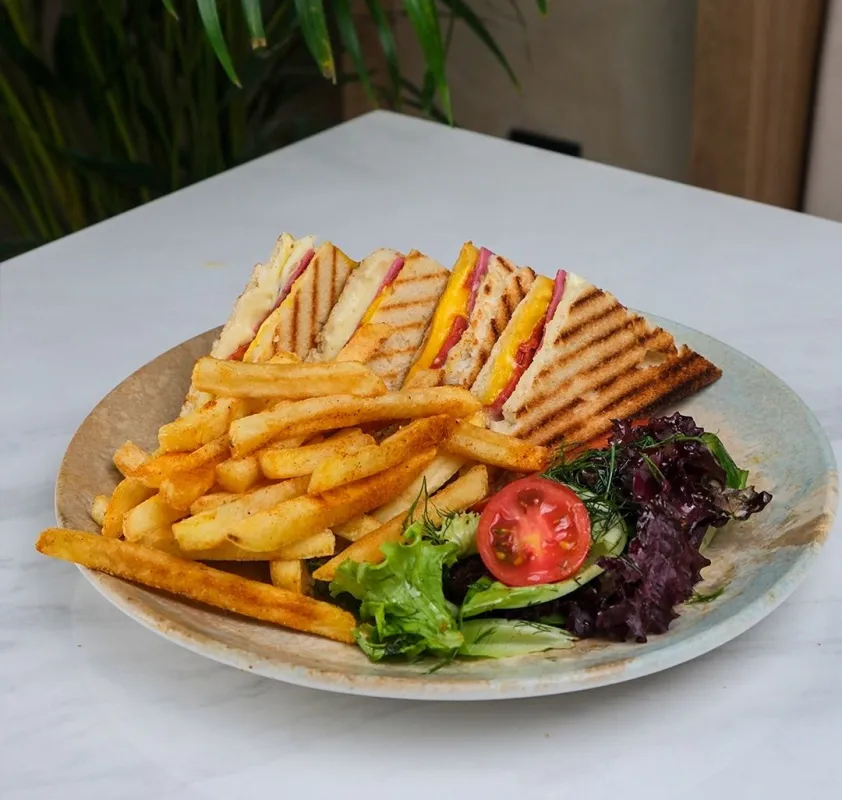 Kaşarlı Sucuklu Tost