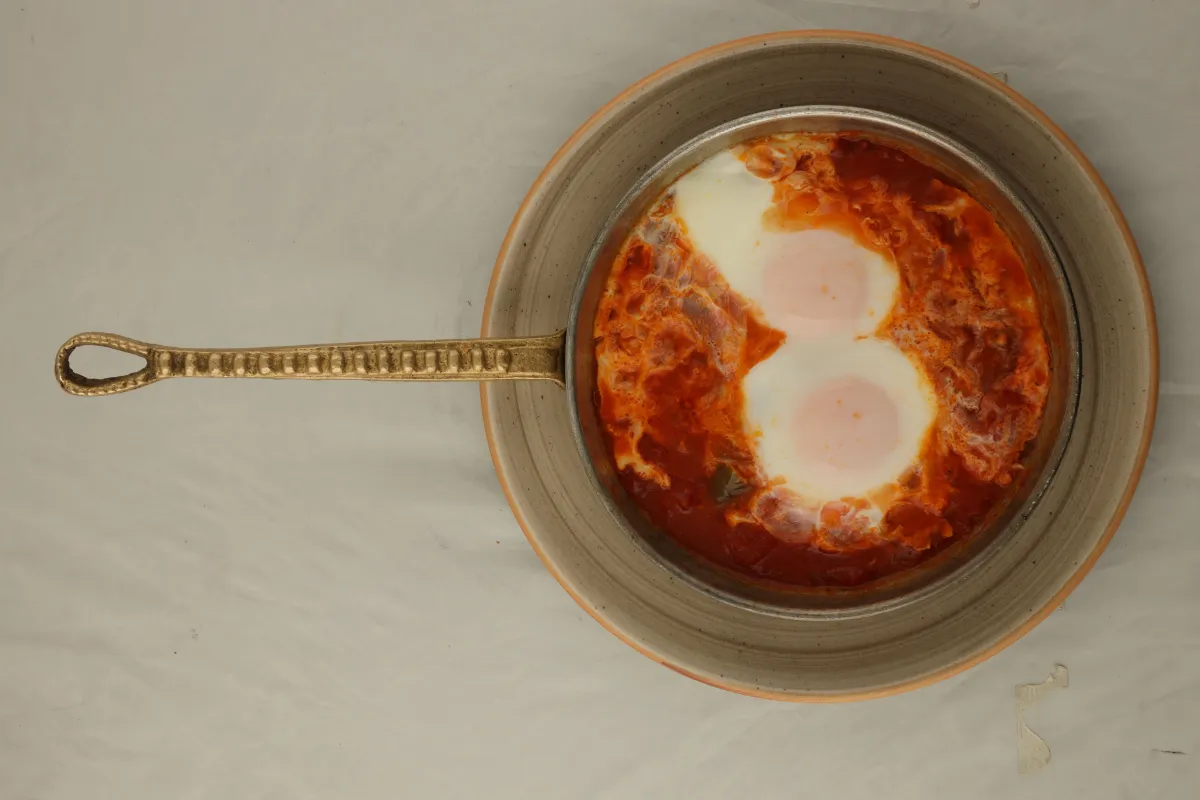 SHAKSUKA GÖZ YUMURTALI MENEMEN