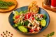 TAVUKLU VE SEZAR SOSLU AKDENİZ SALATASI