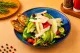 AVOKADOLU VE BALSAMİK SOSLU AKDENİZ SALATA